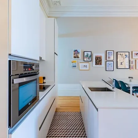 Apartment Classy Flat At Marques Square With Garden Porto