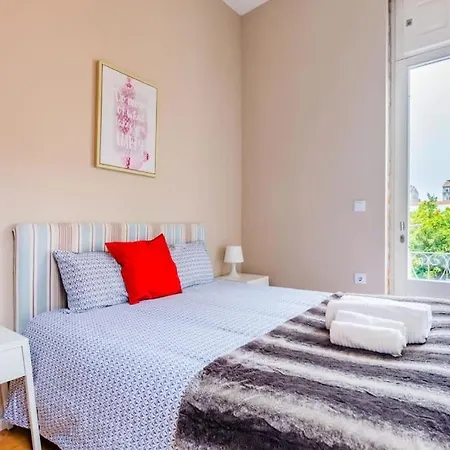 Apartment Classy Flat At Marques Square With Garden
